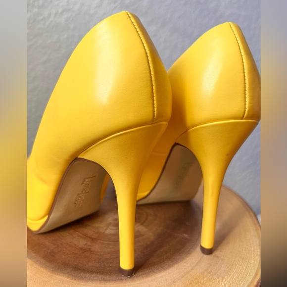 Yellow heels size 6 - Picture 5 of 5
